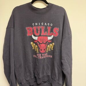 Chicago Bulls - Abercrombie & Fitch Gray Crewneck Sweater. Oversized.